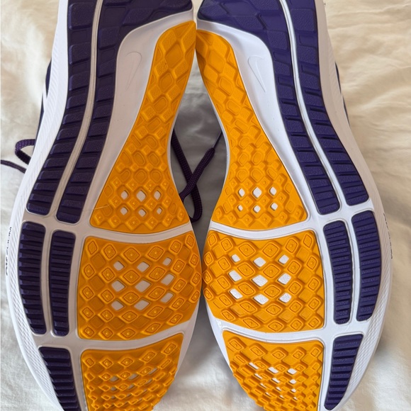 New, Never Worn Nike LSU Pegasus Men’s size 10 - Picture 2 of 6